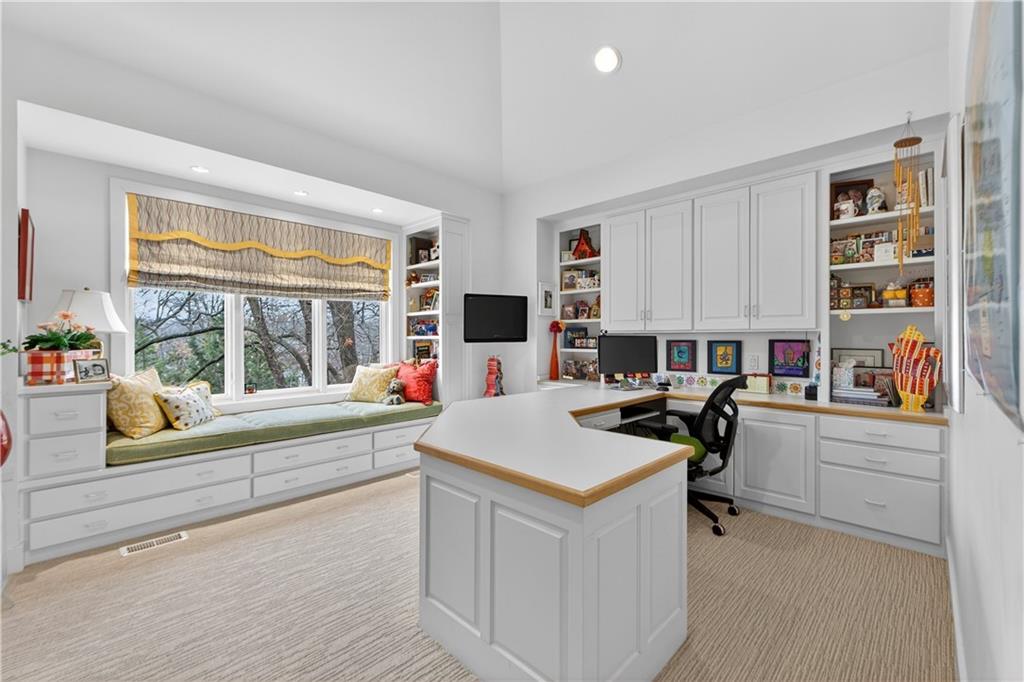 11615 Mohawk Lane Leawood, KS 66211 - Photo 48 of 91