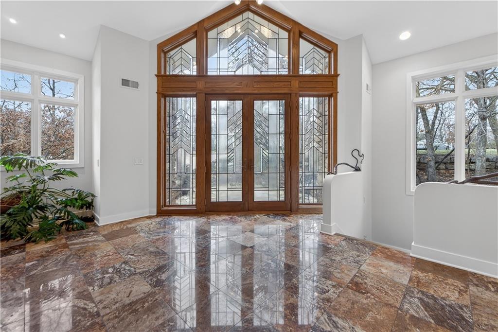 11615 Mohawk Lane Leawood, KS 66211 - Photo 7 of 91