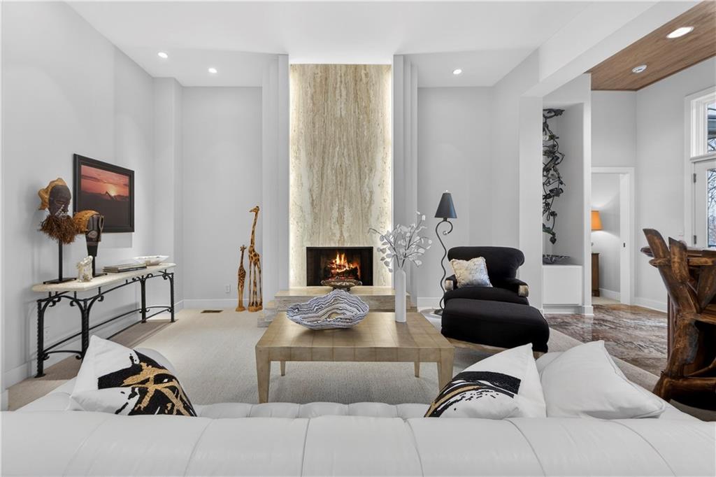 11615 Mohawk Lane Leawood, KS 66211 - Photo 9 of 91