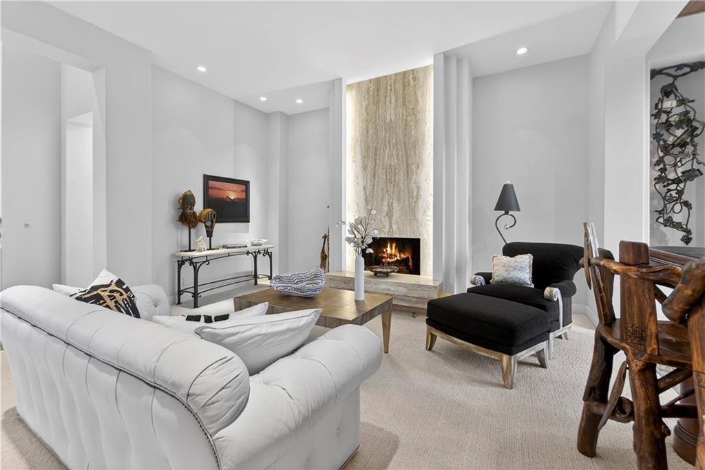 11615 Mohawk Lane Leawood, KS 66211 - Photo 10 of 91