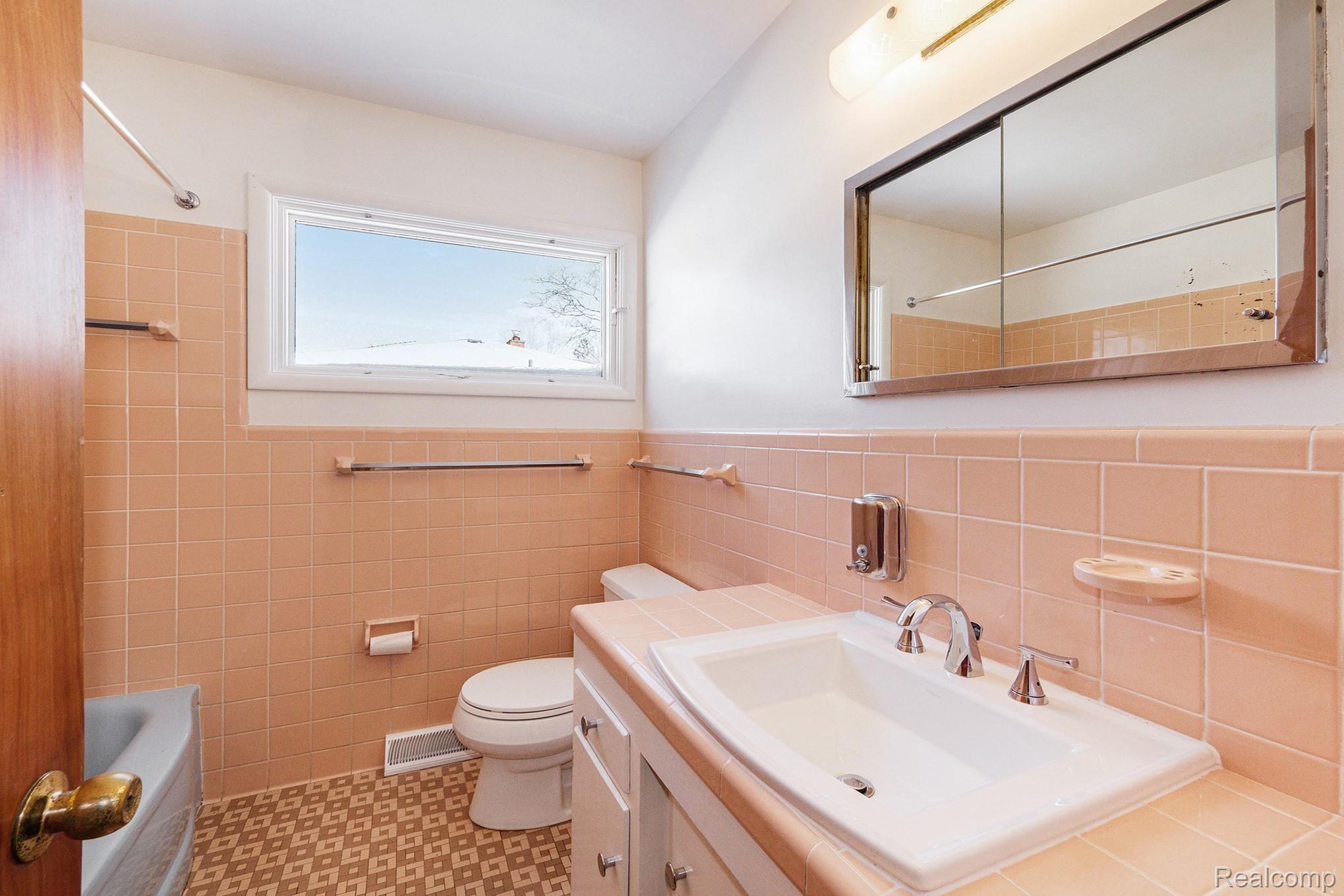 1829 Hanover Road Ann Arbor, MI 48103 - Photo 9 of 37 photo_8.jpg