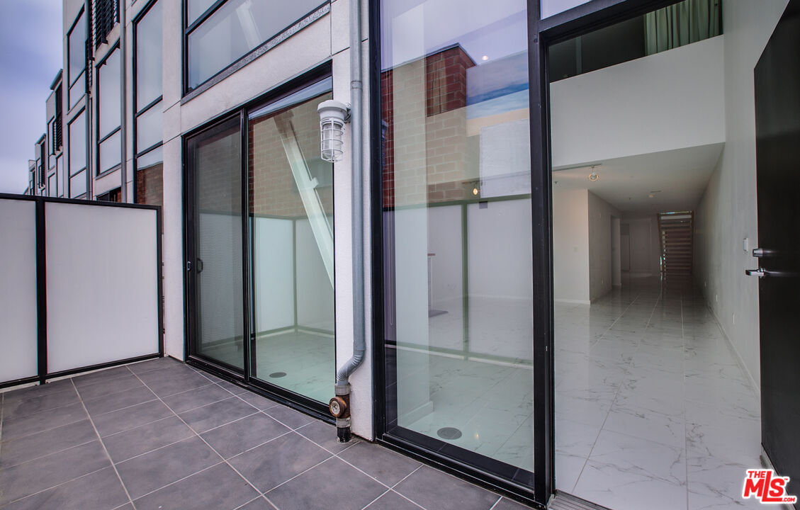 700 Main Street, Unit 5 Venice, CA 90291 - Photo 23 of 28 a view of a bathroom