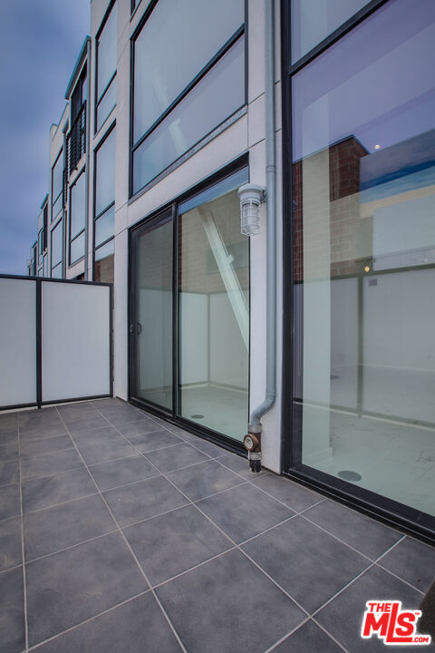 700 Main Street, Unit 5 Venice, CA 90291 - Photo 24 of 28 a view of an empty room