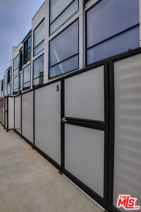 700 Main Street, Unit 5 Venice, CA 90291 - Photo 25 of 28 a view of front door