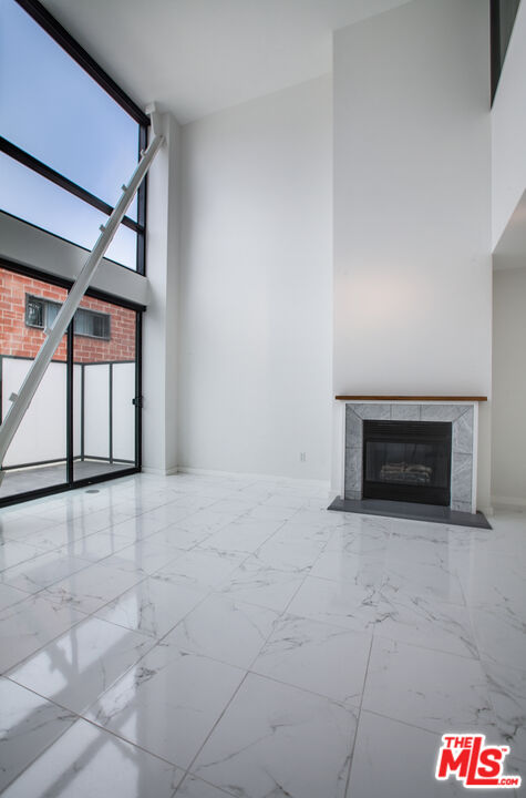 700 Main Street, Unit 5 Venice, CA 90291 - Photo 3 of 28 a view of an empty room with a fireplace and a window