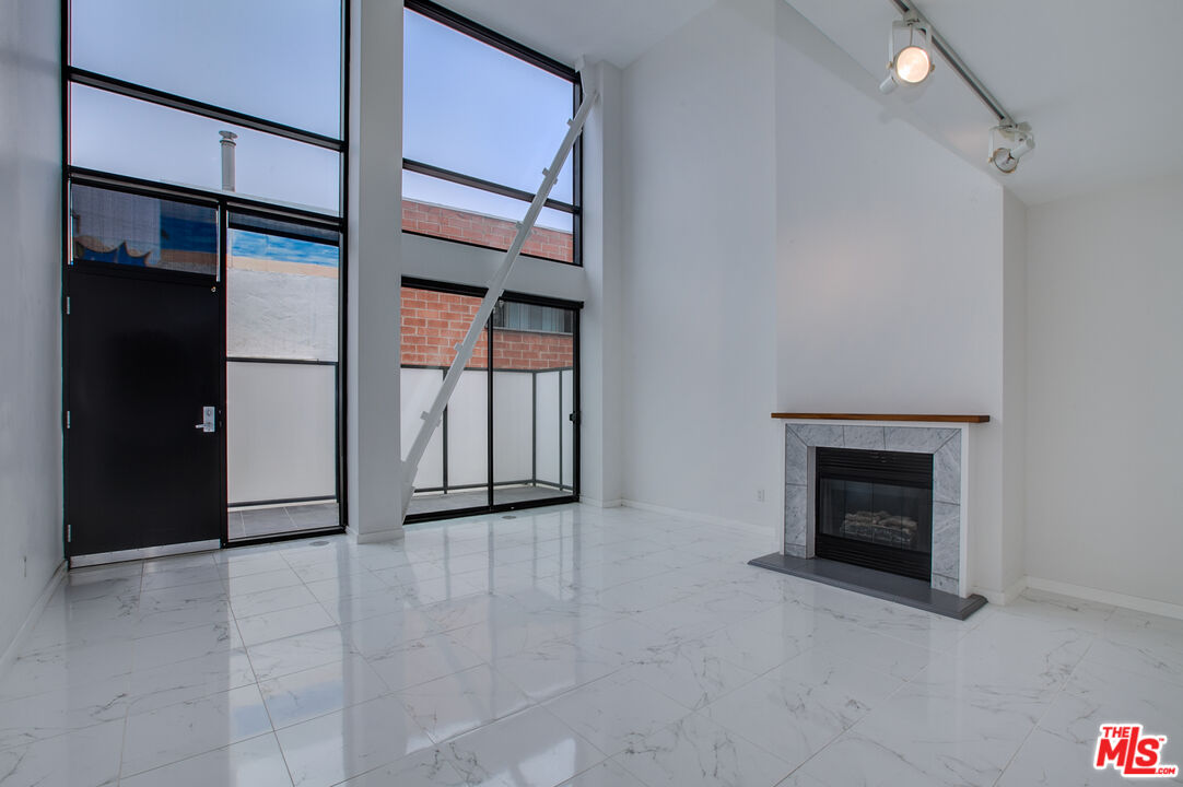 700 Main Street, Unit 5 Venice, CA 90291 - Photo 7 of 28 a view of an empty room with a fireplace and a window