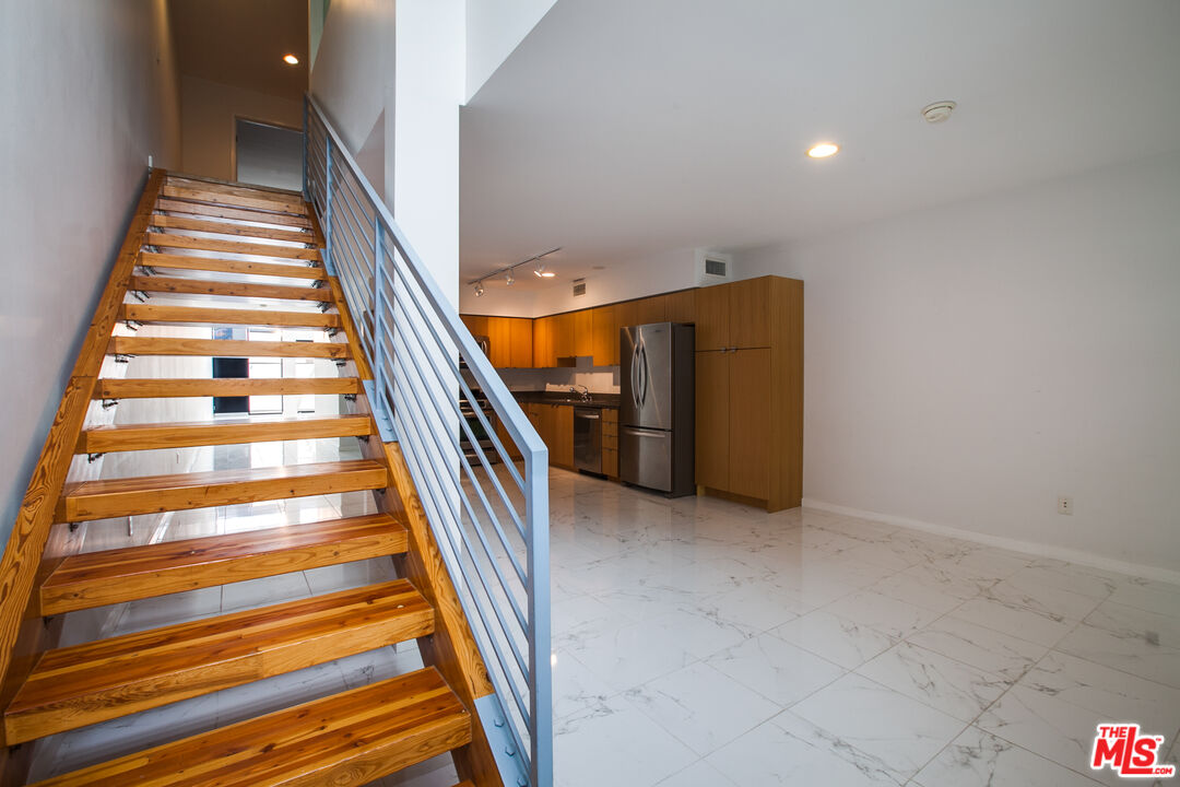 700 Main Street, Unit 5 Venice, CA 90291 - Photo 9 of 28 a view of entryway