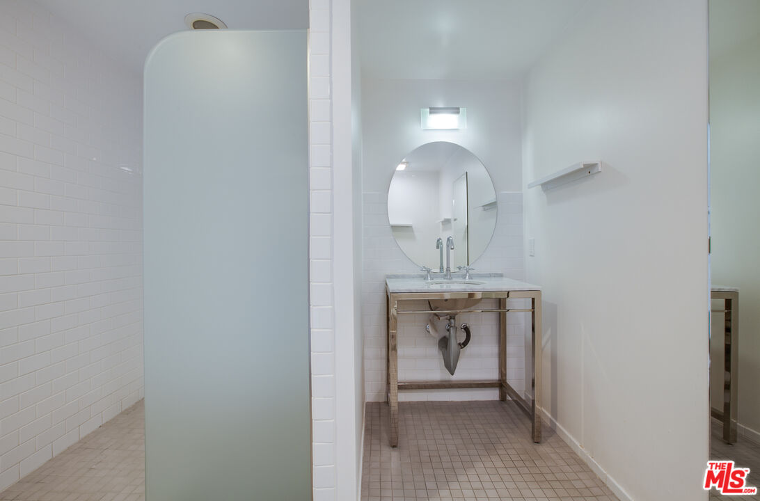 700 Main Street, Unit 5 Venice, CA 90291 - Photo 10 of 28 a view of an entryway with wooden floor