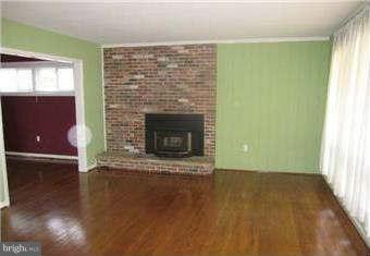 420 Nottingham Road Baltimore, MD 21229 - Photo 3 of 17 Living Room