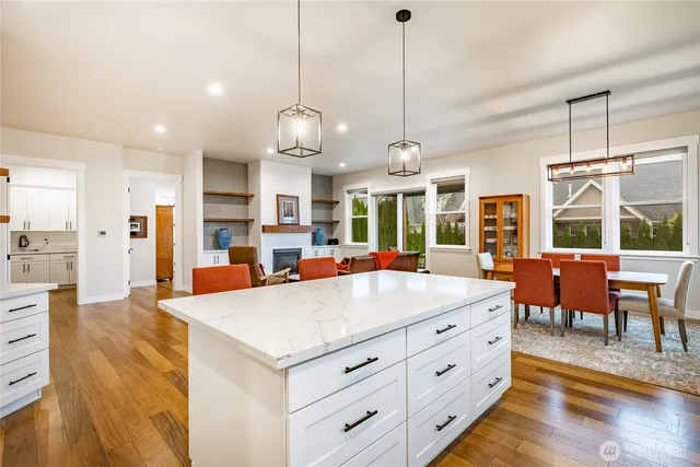 a large kitchen with kitchen island a large island in it