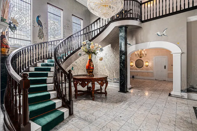 a view of entryway with a front door