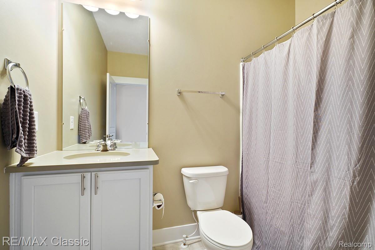 1475 Hickory Ridge Court South Canton, MI 48187 - Photo 19 of 32 First Floor Full Bath