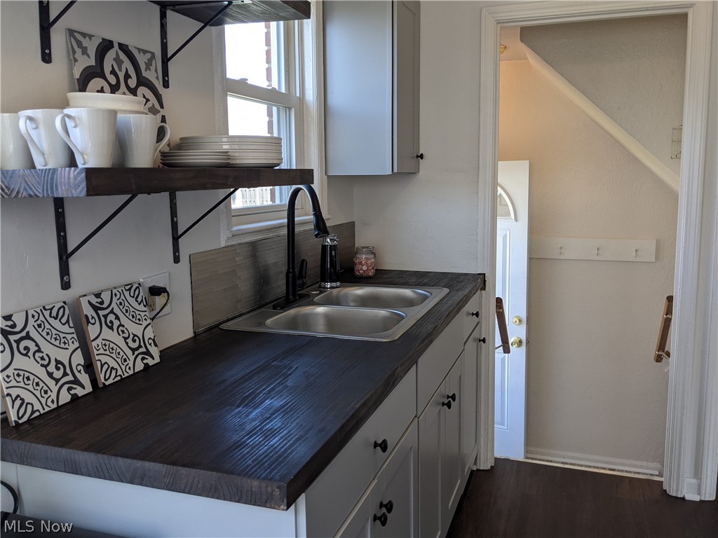 4161 Stilmore Road Cleveland, OH 44121 - Photo 18 of 24 Gallery Image 18