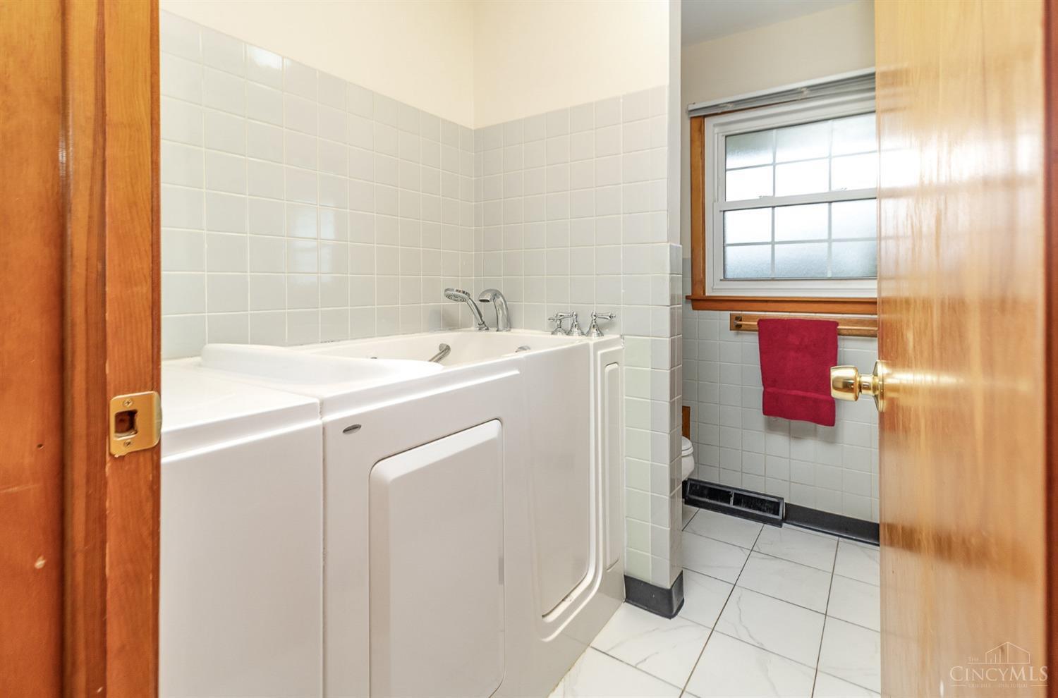 934 Locust Corner Road Cincinnati, OH 45245 - Photo 18 of 22 Gallery Image 18