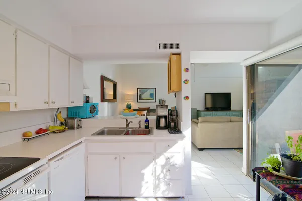 $3,000 | 223 Orange Street, Neptune Beach, FL 32266