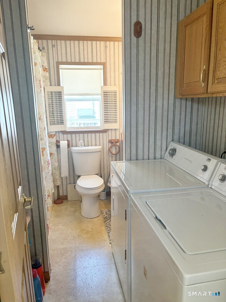 62 Fort Hill Road Groton, CT 06340 - Photo 9 of 11 a utility room with dryer and washer