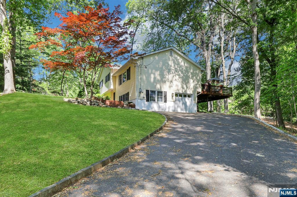 598 Whitenack Road River Vale, NJ 07675 - Photo 3 of 41