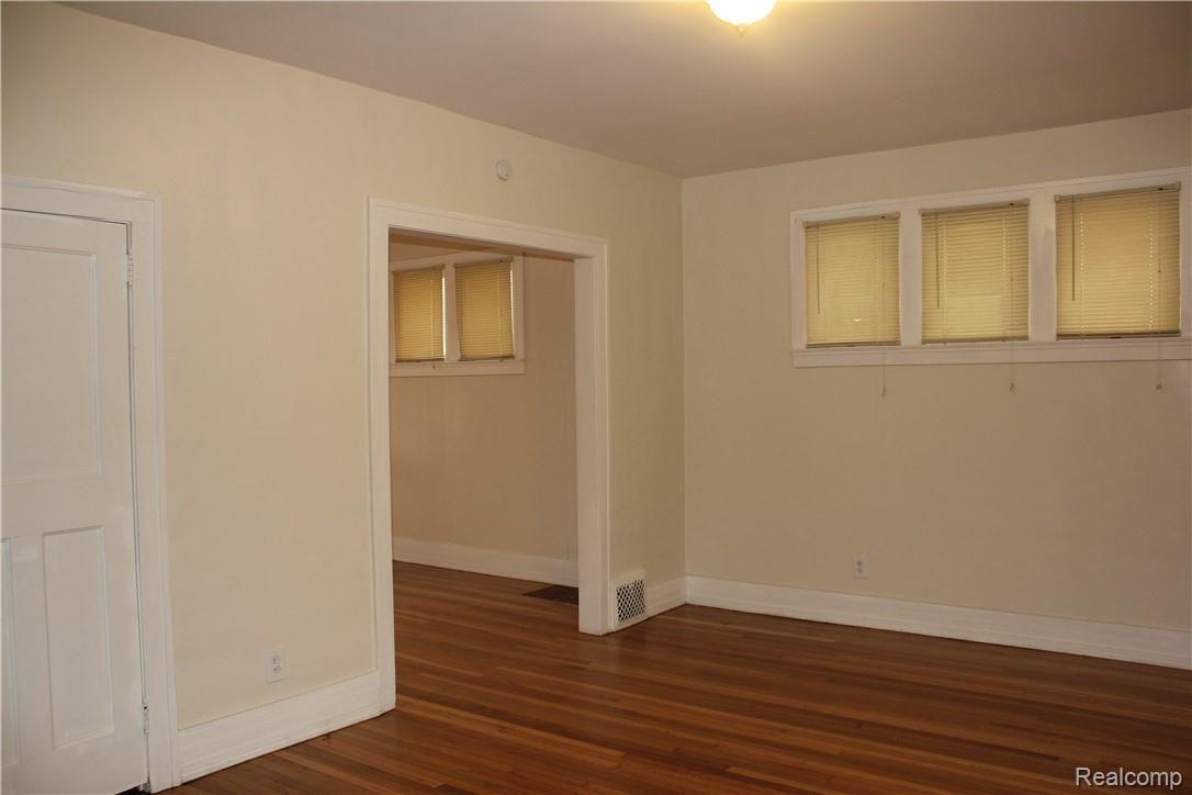 131 Leroy Street River Rouge, MI 48218 - Photo 3 of 35 Living room