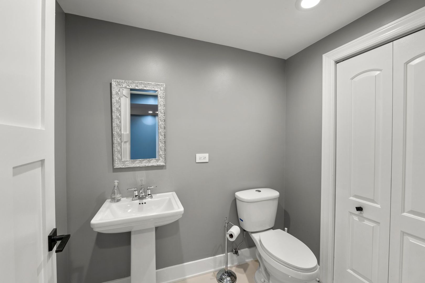 620 West Old Elm Road Lake Forest, IL 60045 - Photo 50 of 77 a bathroom with a toilet a sink and mirror