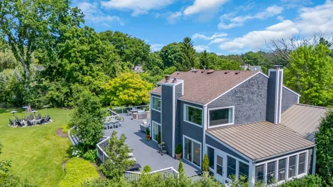 $1,949,000 | 620 West Old Elm Road, Lake Forest, IL 60045