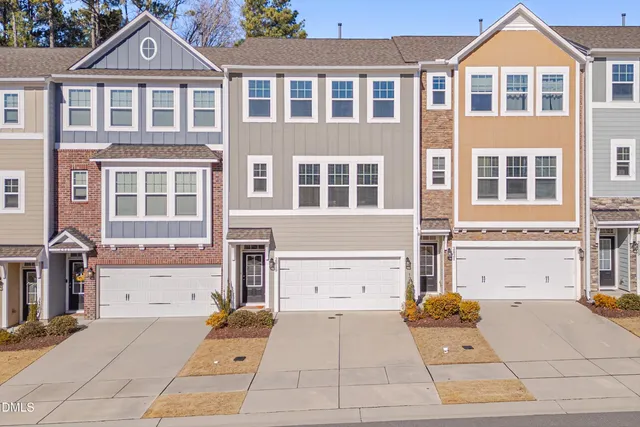 $450,000 | 2819 Dallas Valley Lane, Apex, NC 27502