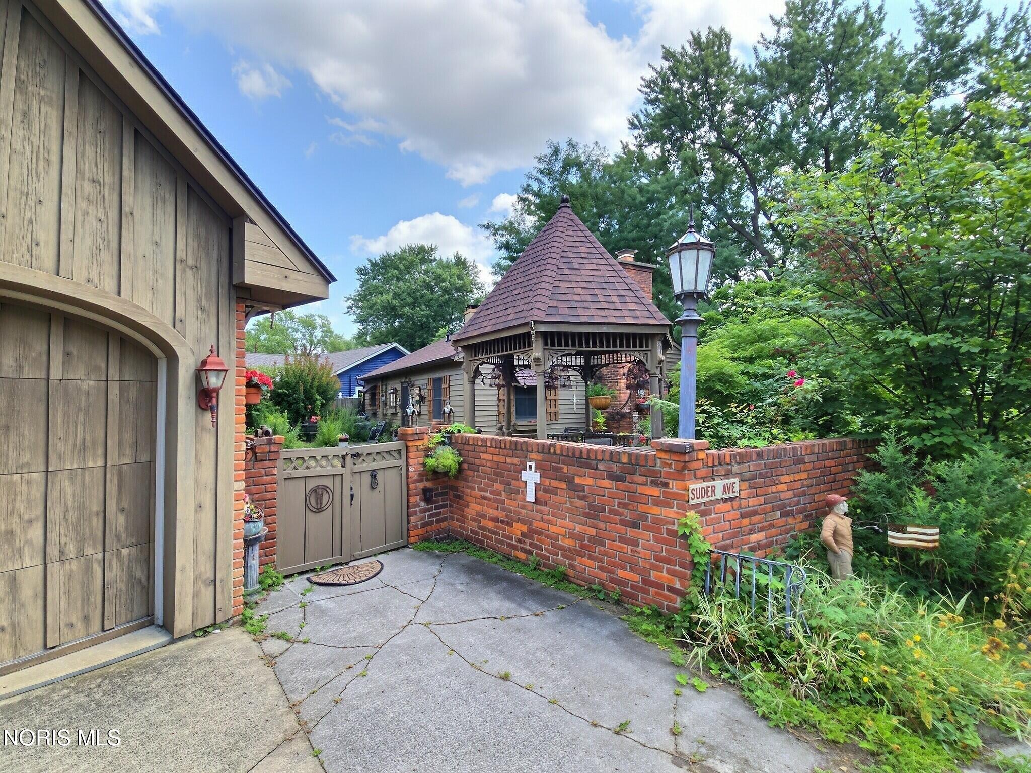 2303 Bahiamar Road Toledo, OH 43611 - Photo 12 of 65 Gallery Image 12