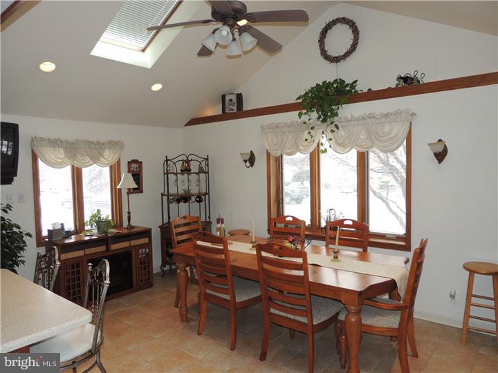 713 Dunmore Road Philadelphia, PA 19115 - Photo 3 of 25 Breakfast Room