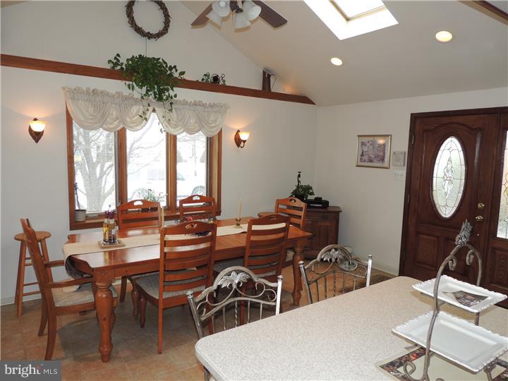 713 Dunmore Road Philadelphia, PA 19115 - Photo 4 of 25 Breakfast Room