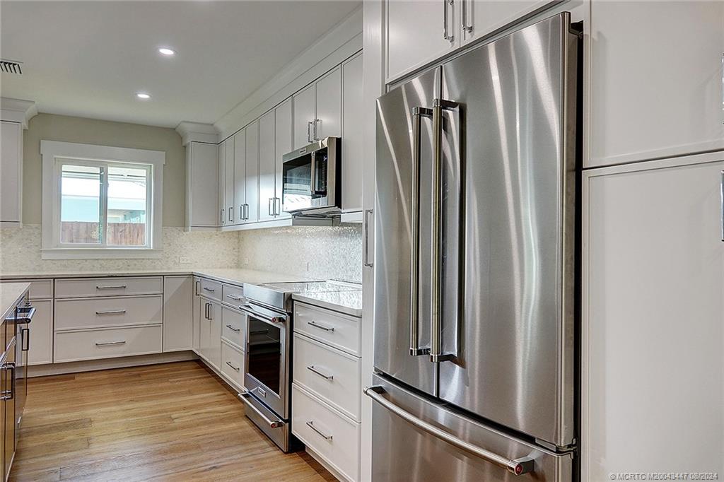 55 North Sewalls Point Road Sewall's Point, FL 34996 - Photo 19 of 49 New Kitchenaid stainless appliances