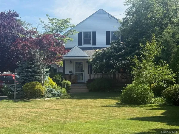 $759,000 | 496 Windsor Place, Oceanside, NY 11572