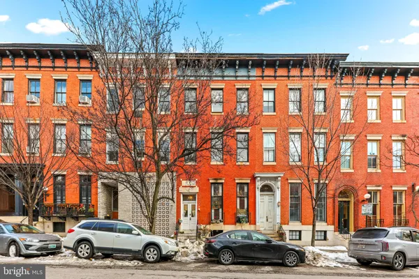 a car parked in front of a building