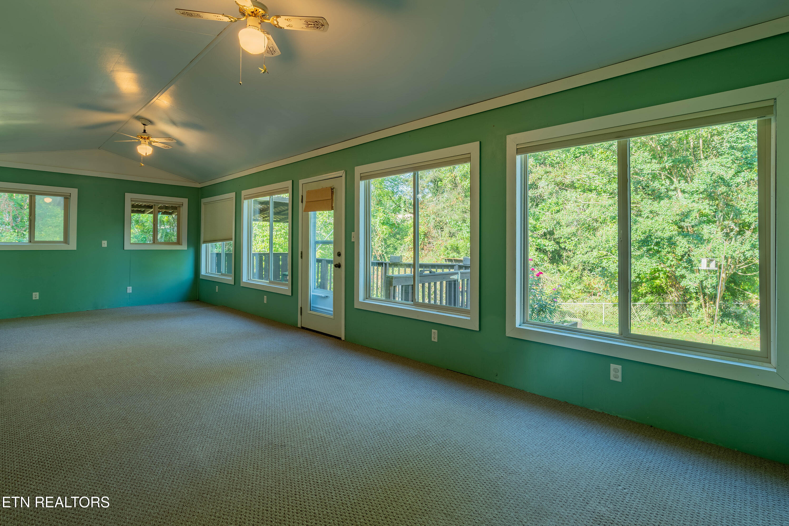 108 Alger Road Oak Ridge, TN 37830 - Photo 2 of 31 Sunroom 2