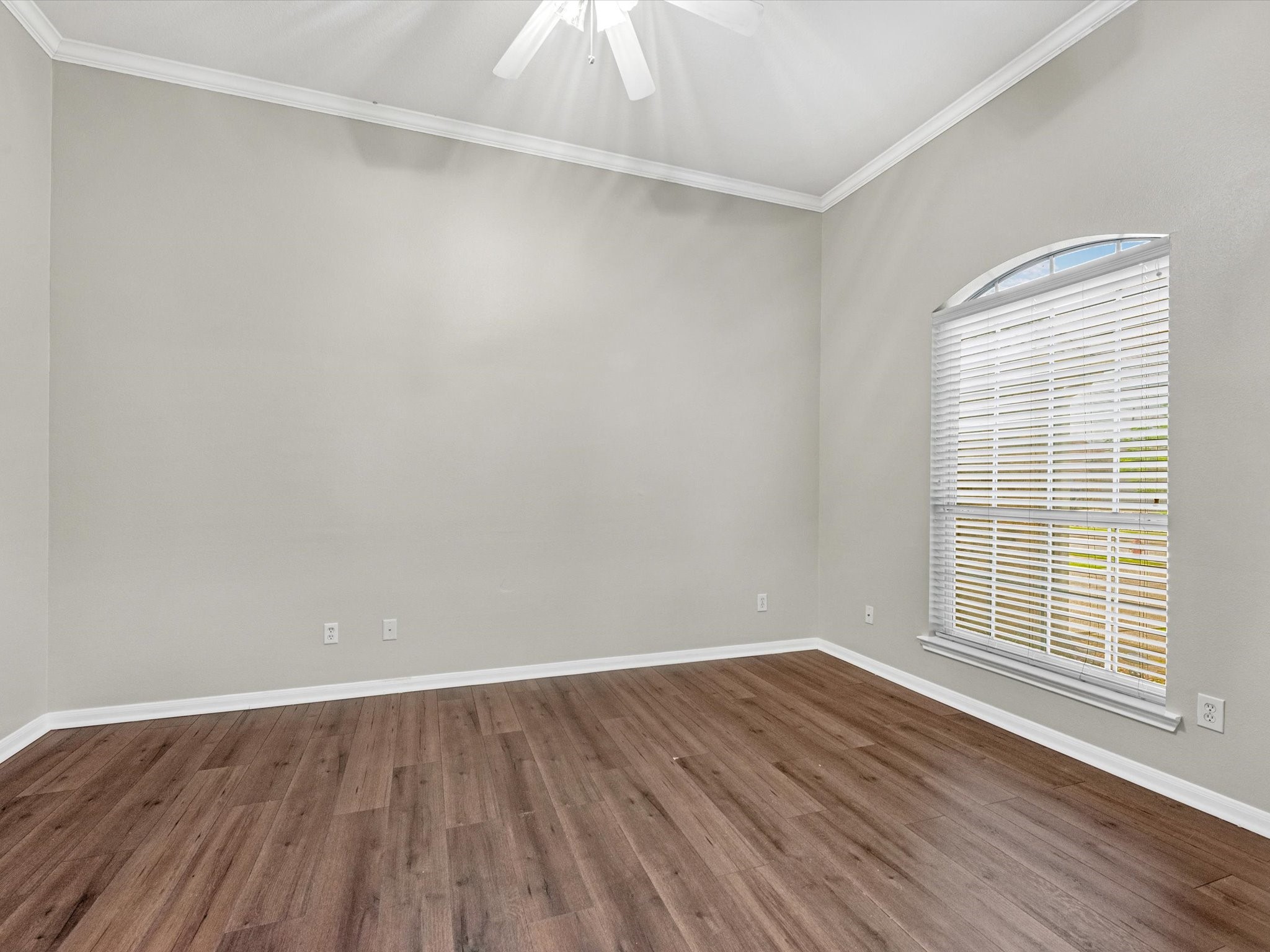 5122 Dripping Spring Avenue Baytown, TX 77523 - Photo 11 of 33 Approximately 12x14 w/ 10' ceilings