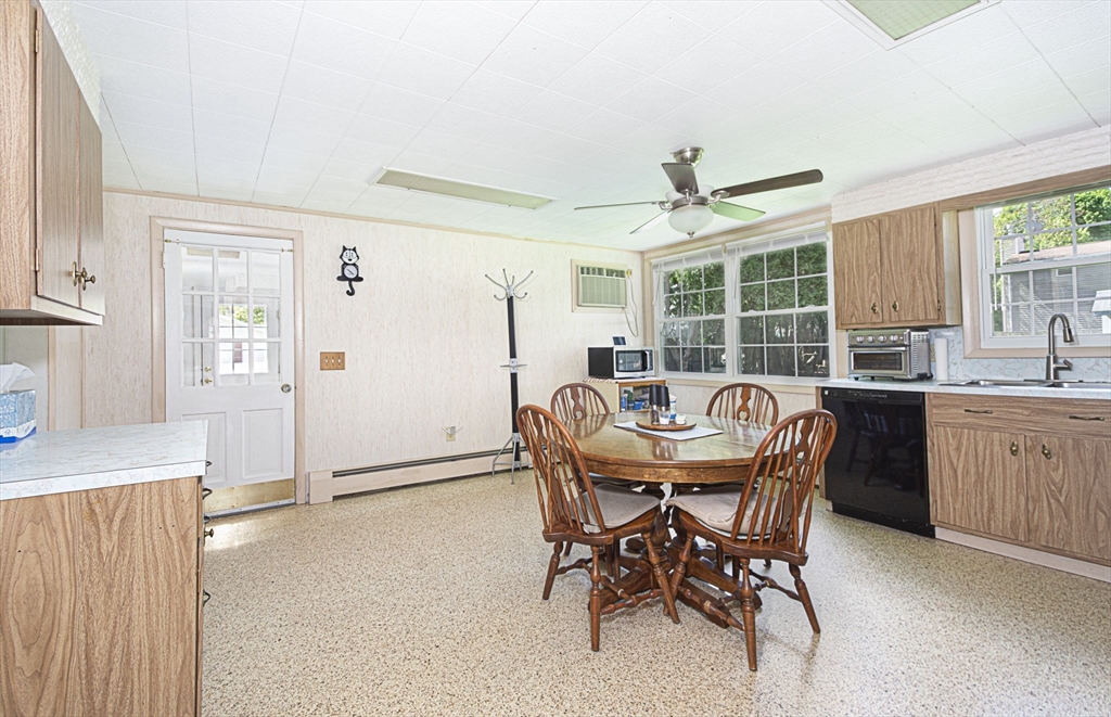 70 Trinity Avenue Worcester, MA 01605 - Photo 12 of 28