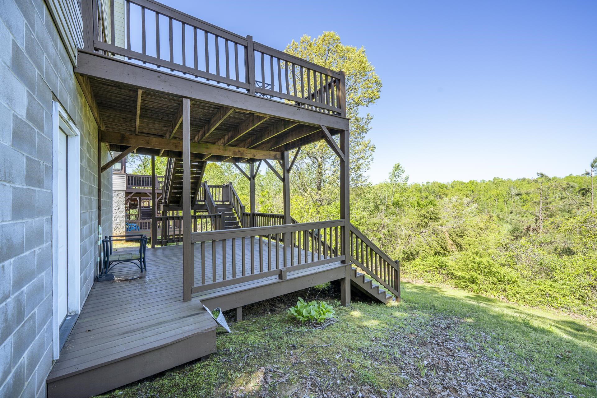 9 Mountain View Iuka, MS 38852 - Photo 28 of 32 Wooden deck with stairway