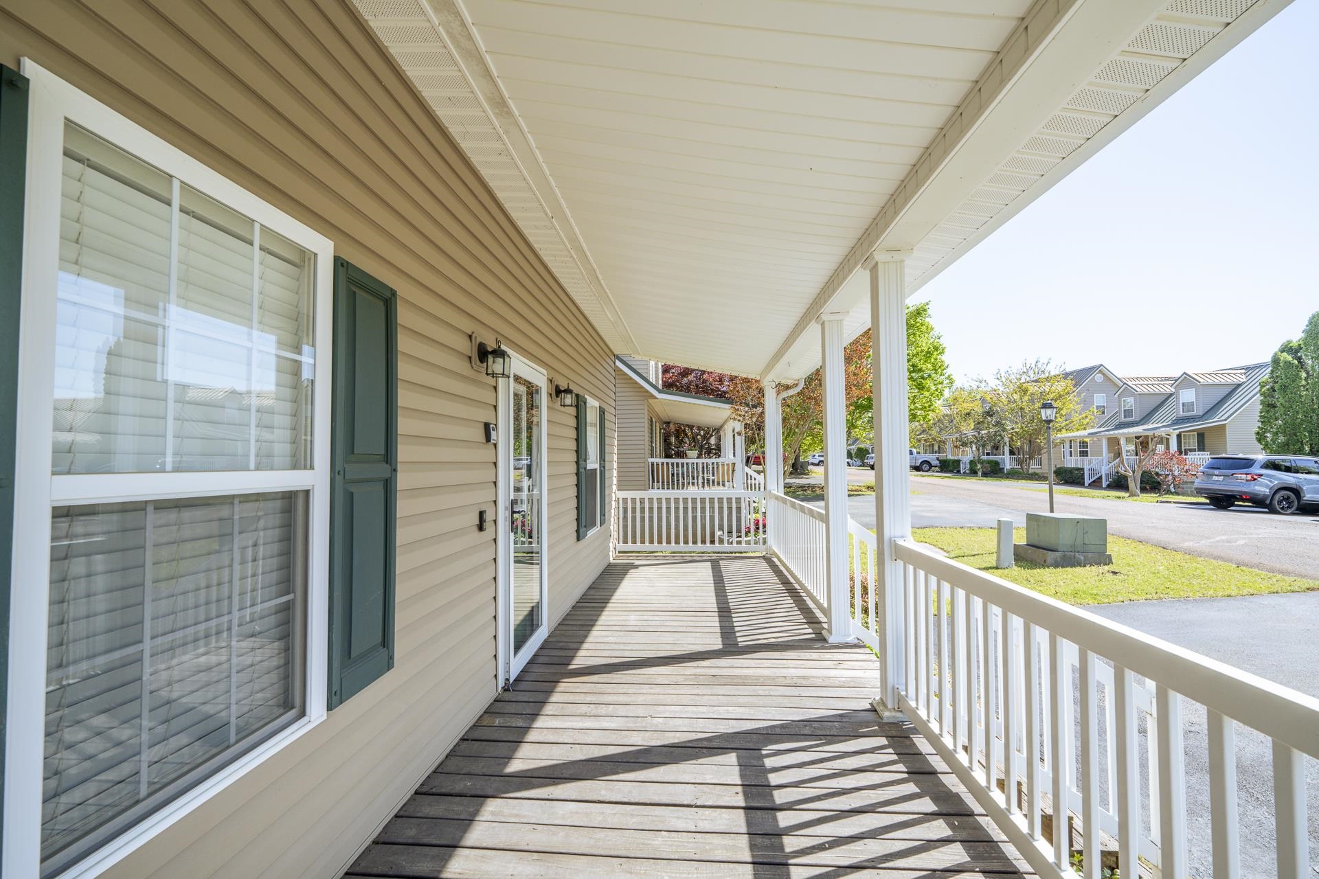 9 Mountain View Iuka, MS 38852 - Photo 30 of 32 Wooden porch with a residential view