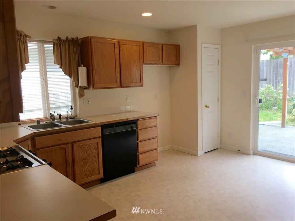 2710 Rickey Road Bremerton, WA 98310 - Photo 7 of 16