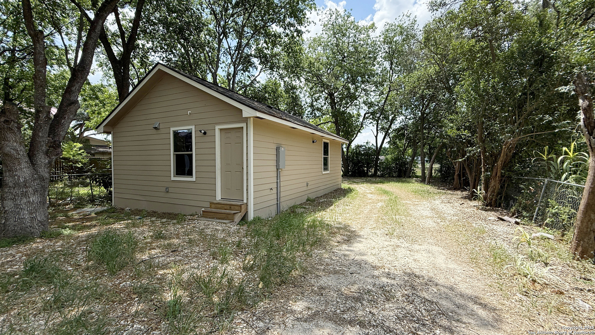 520 West Mayfield Boulevard, Unit 2 San Antonio, TX 78211 - Photo 1 of 7