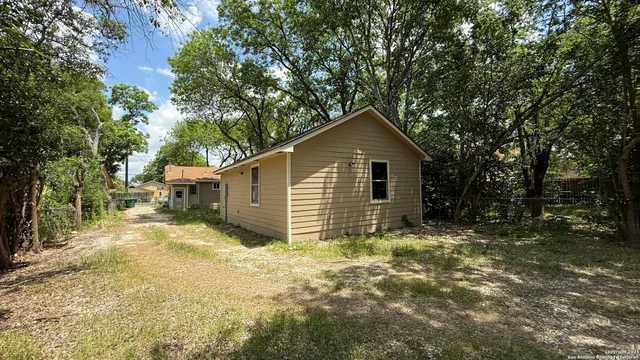 $900 | 520 West Mayfield Boulevard, Unit 2, San Antonio, TX 78211