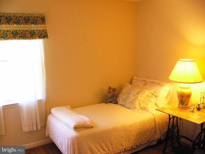 9608 Hall Road Potomac, MD 20854 - Photo 20 of 20 Bedroom #3