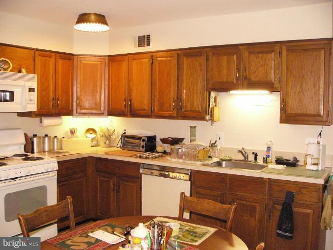 9608 Hall Road Potomac, MD 20854 - Photo 5 of 20 Kitchen #2