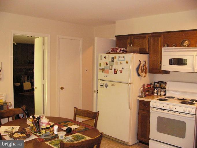 9608 Hall Road Potomac, MD 20854 - Photo 6 of 20 Kitchen #3