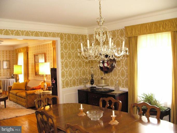 9608 Hall Road Potomac, MD 20854 - Photo 7 of 20 Dining Room