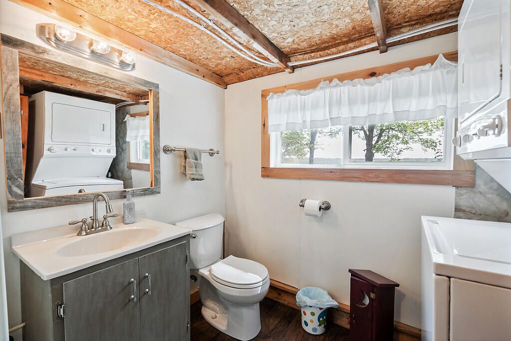 149 Edmonds Lane Burnham, ME 04922 - Photo 21 of 42 21 Full bath with laundry