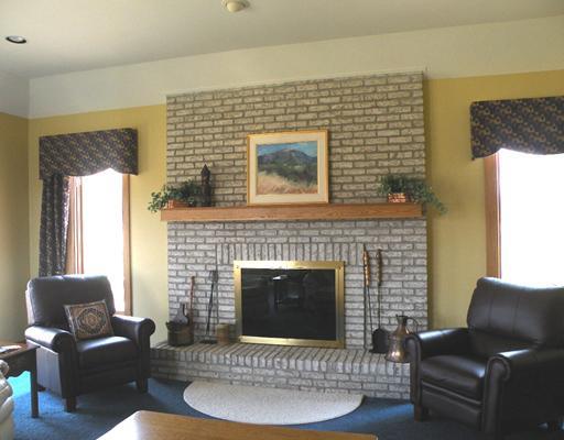 183 Hill Place Road Venetia, PA 15367 - Photo 3 of 18 Living Room.
