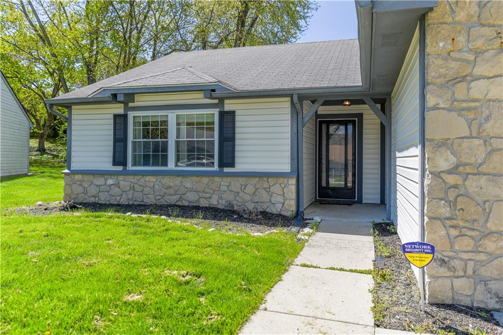 3132 Valley Farms Road Indianapolis, IN 46214 - Photo 3 of 18 Gallery Image 3