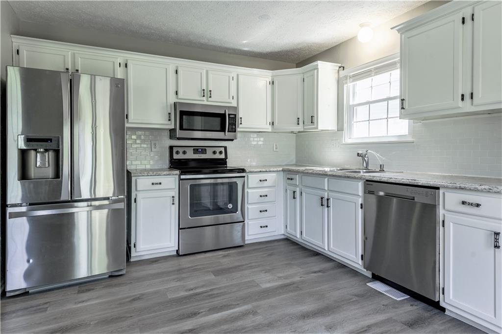 3132 Valley Farms Road Indianapolis, IN 46214 - Photo 6 of 18 Gallery Image 6