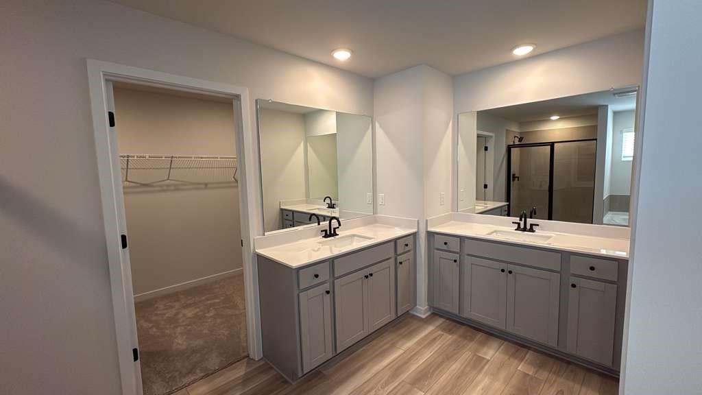 2666 Harbor Rdg Pass Gainesville, GA 30507 - Photo 31 of 41 a spacious bathroom with a double vanity sink mirror and