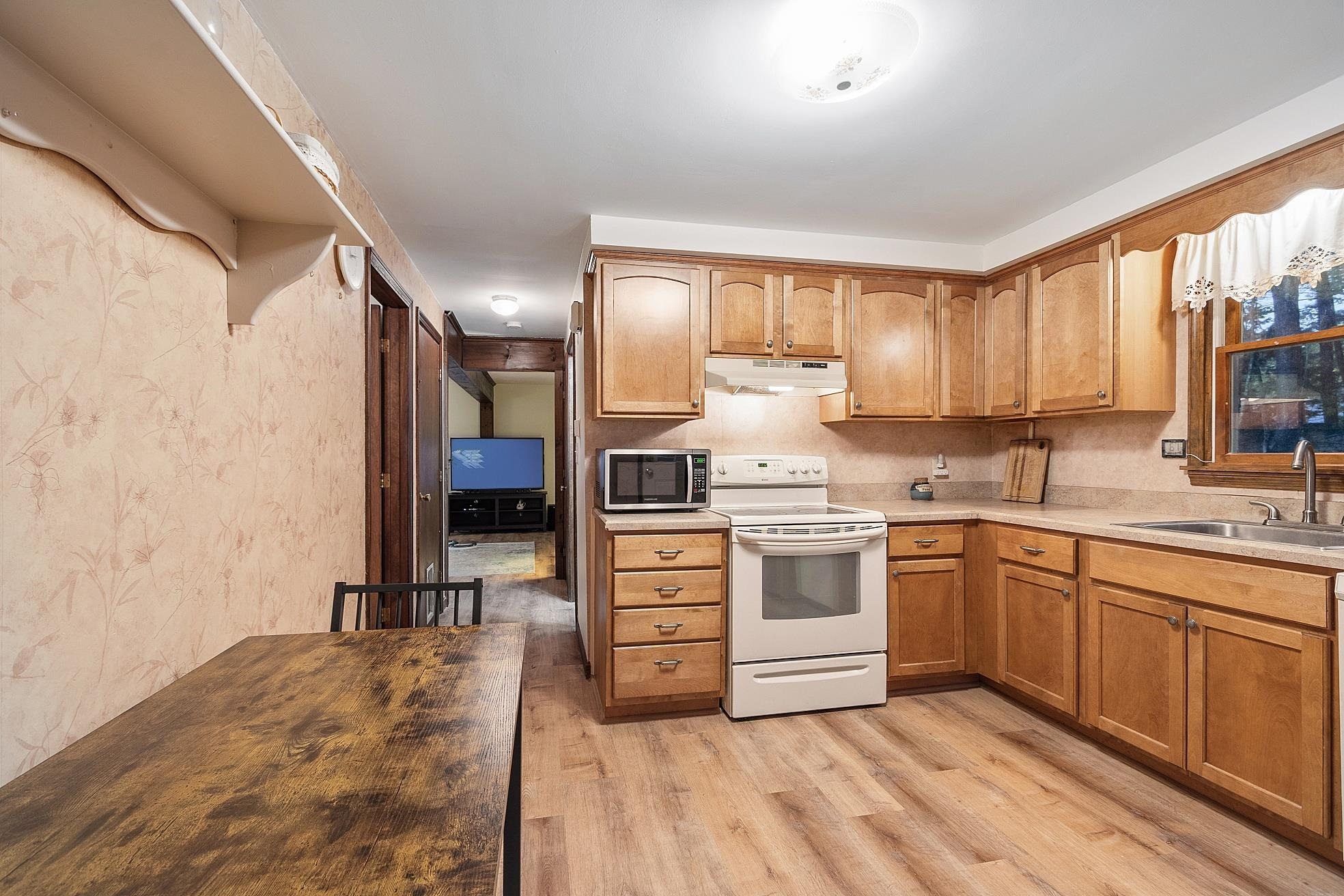 13 Gertrude Road Windham, NH 03087 - Photo 5 of 37