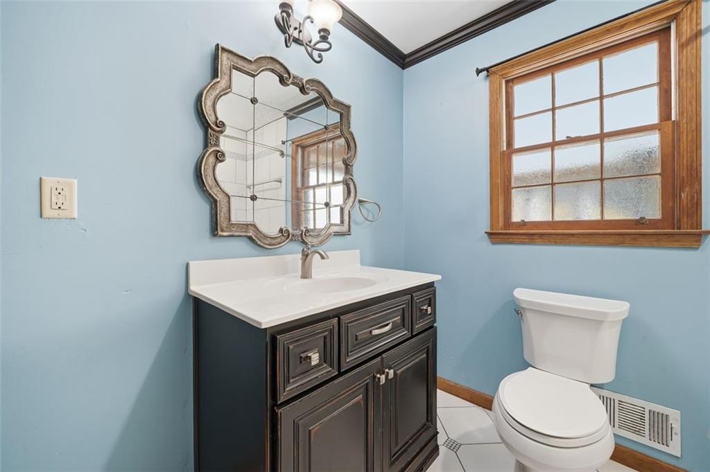 205 Hart Circle Dallas, GA 30132 - Photo 29 of 44 a bathroom with a toilet a sink and a mirror